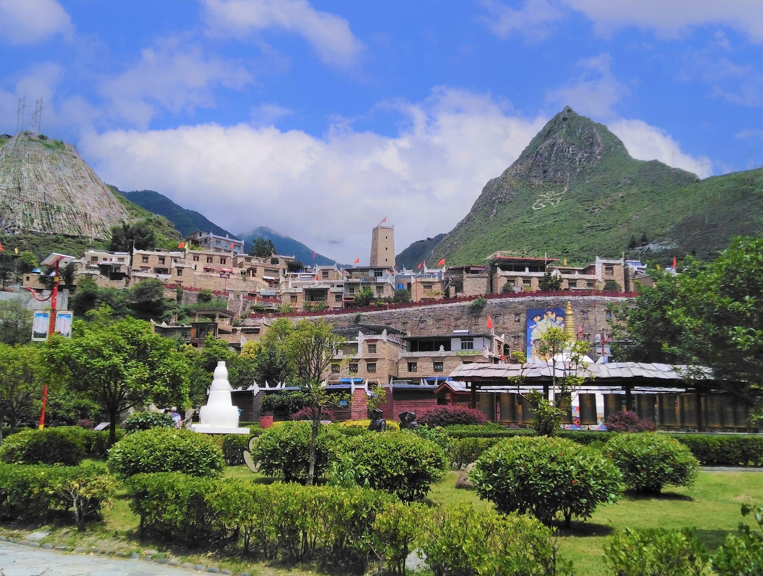 Taoping Qiang Village