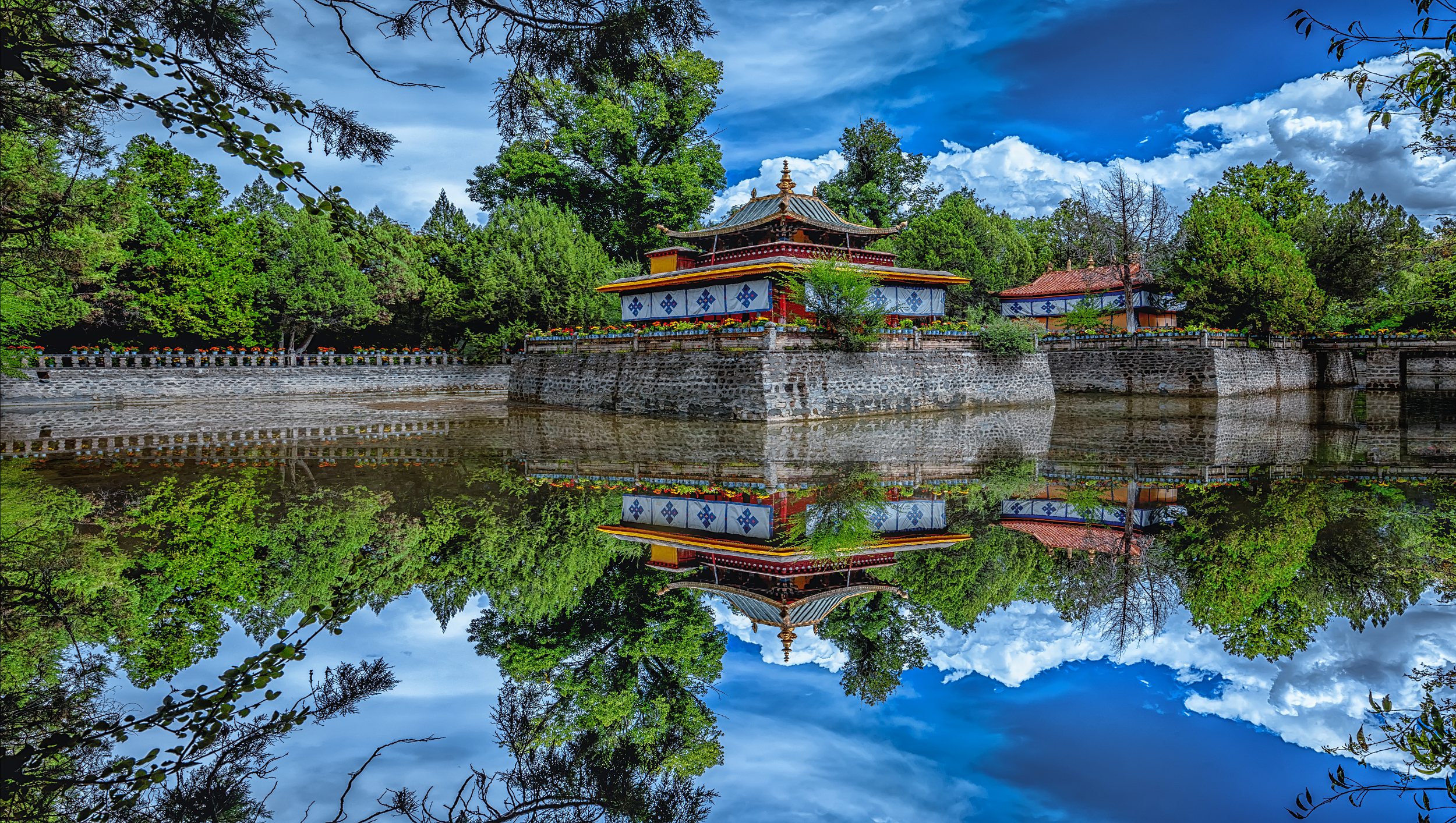 Mid-lake Palace