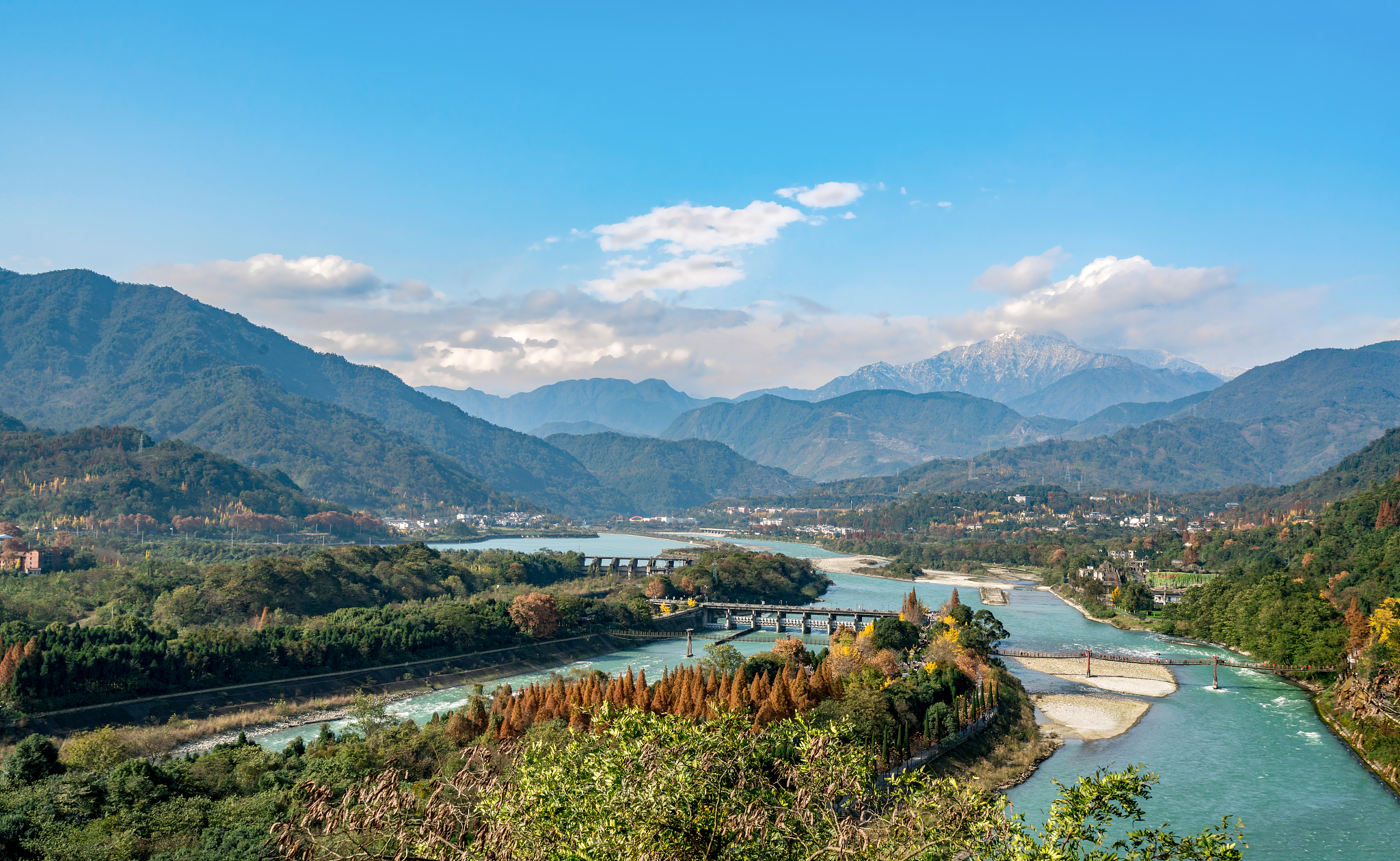 Dujiangyan Fish-mouth Water-dividing Dike