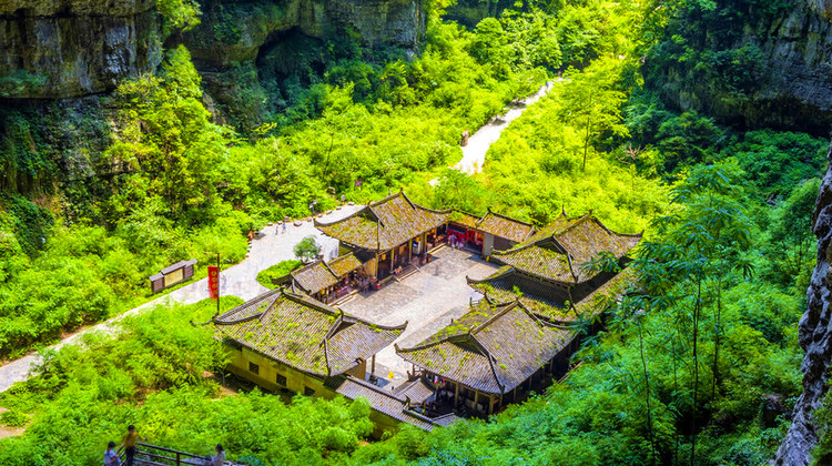• Chongqing Wulong District + Three Natural Braidges + Longshuixia Fissure Gorge Cleft + Furong River Cruise
