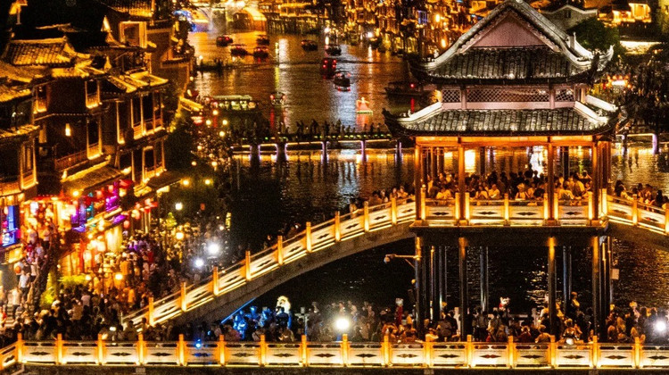 • Inquire for a discount+Chongqing + Zhangjiajie + Tianmen Mountain National Forest Park + Fenghuang Ancient Town