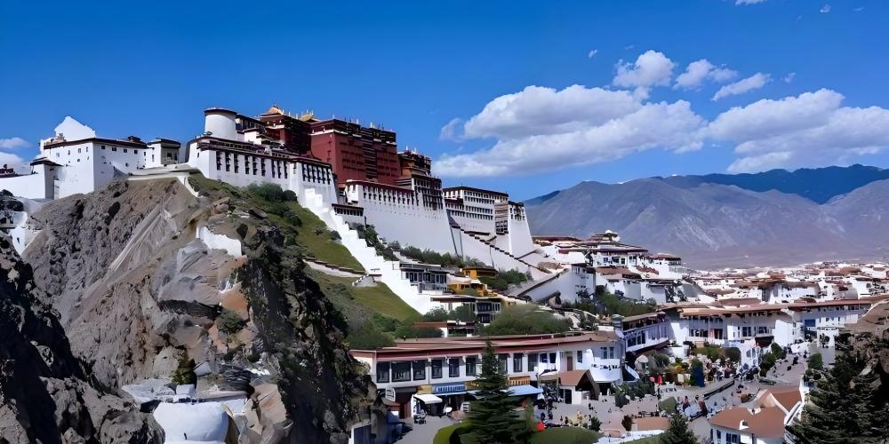 • Lhasa + Shigatse + Mt Qomolangma Base Camp